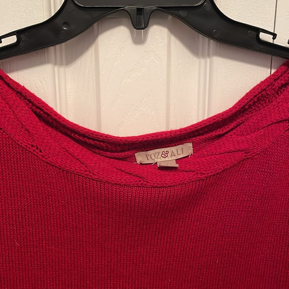 Red Roz & Ali sweater - Picture 2 of 3